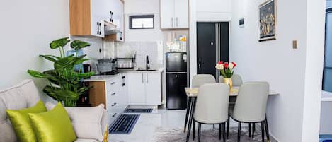 Căn hộ Superior, 2 phòng ngủ, phòng tắm riêng, quang cảnh thành phố | Bếp riêng | Tủ lạnh, lò vi sóng, bếp nấu, dụng cụ nấu nướng/bát dĩa/dao nĩa
