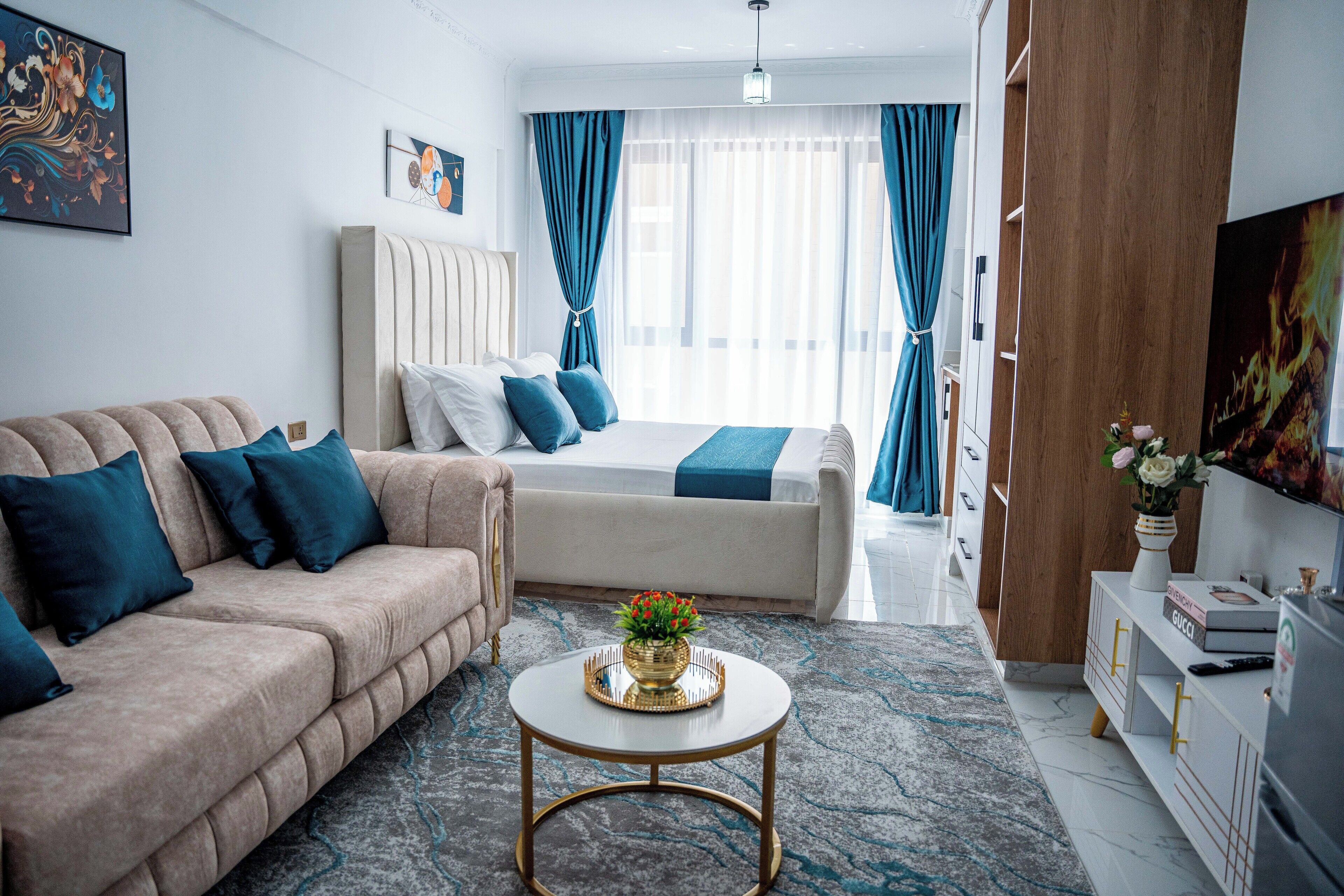 Superior Studio, 1 King Bed, City View | Premium bedding, memory foam beds, desk, laptop workspace