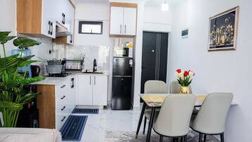 Superior Apartment, 2 Bedrooms, Private Bathroom, City View | Private kitchen
