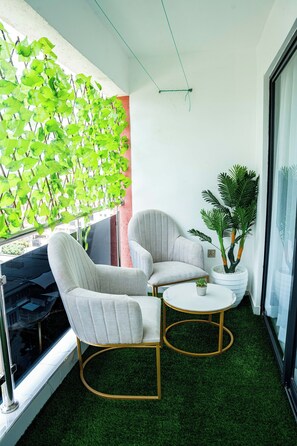 Superior-Apartment, 2 Schlafzimmer, eigenes Bad, Stadtblick | Balkon