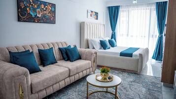 Superior Studio, 1 King Bed, City View