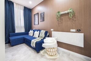 Desk, laptop workspace, blackout curtains, soundproofing - Rooms Canteras (Las Palmas de Gran Canaria)