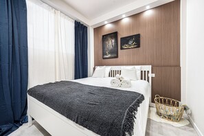 Bureau, espace de travail pour ordinateur portable, rideaux occultants