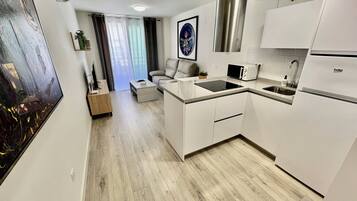 Comfort Apartment, 2 Bedrooms, Balcony, City View