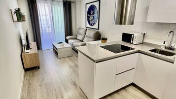 Apartament Comfort, 2 dormitoris, balcó, vistes a la ciutat | 2 dormitoris, cobrellits, decoració individual i mobiliari individual