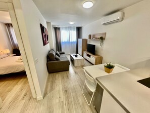 Comfort Apartment | Living area | 45-cm Smart TV with satellite channels - apartamentos Rincón del mar  (Velez-Malaga)