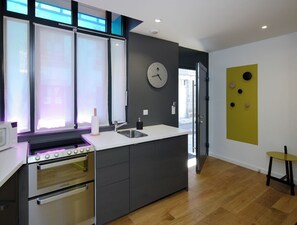 Fridge, microwave, oven, stovetop - Les Maisons du pont - Charme & Caractère (Aubusson)