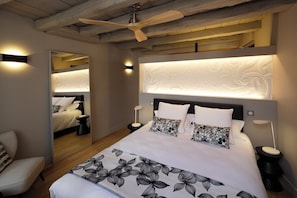 Premium bedding, pillowtop beds, individually decorated, desk - Les Maisons du pont - Charme & Caractère (Aubusson)