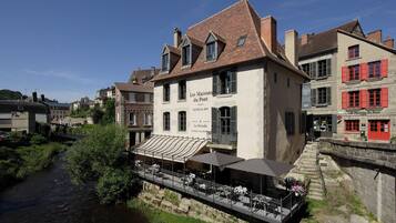 Enjoy a meal at Les Maisons du Pont, a historic restaurant with outdoor seating and scenic views of the river.