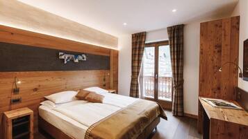 Chambre Double ou avec lits jumeaux, balcon, vue montagne | Minibar, Wi-Fi gratuit, draps fournis