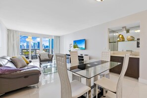1 bedroom, desk, Internet - Ocean Utopia (Miami)