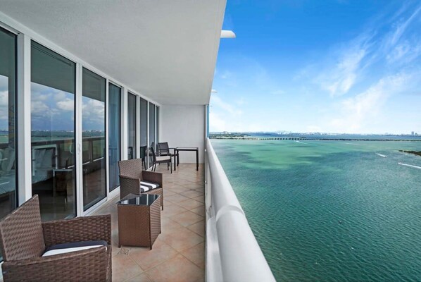 Apartment | 2 bedrooms, desk, Internet - Endless Summer Direct Water View (Miami)