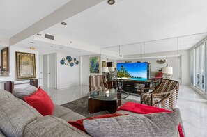 2 bedrooms, desk, Internet