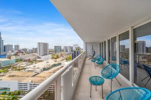 Apartment | 4 bedrooms, desk, Internet