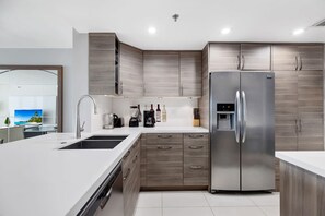 3 bedrooms, Internet - Ocean Breeze and Emerald Water (Miami)