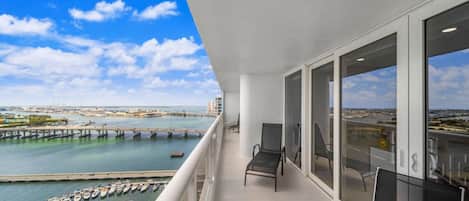 Apartment | 2 bedrooms, desk, Internet