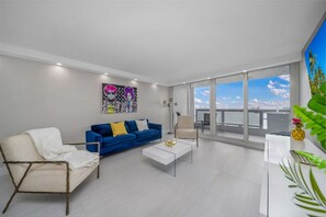2 bedrooms, desk, Internet - Sunrise on the Bay (Miami)