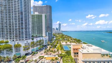 Apartment | 2 bedrooms, desk, Internet