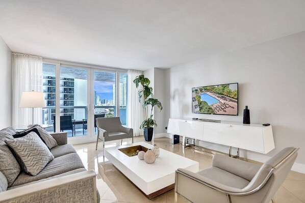 Lägenhet | 3 sovrum, skrivbord och internet