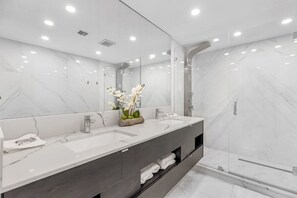 Apartment | 2 bedrooms, Internet - Chic Bayfront Condo With Stunning View (Miami)