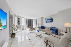 Apartment | 2 bedrooms, desk, Internet - Azure Skies High Floor (Miami)