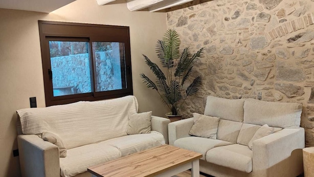 Living area - 5 minutes from the beach! Completely renovated rural tourism house, ideal for families (Vilamacolum)