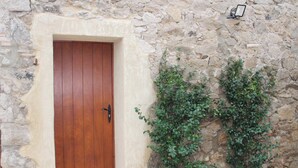 Exterior detail - 5 minutes from the beach! Completely renovated rural tourism house, ideal for families (Vilamacolum)