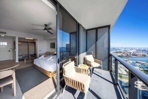 Iron/ironing board, WiFi, bed sheets, wheelchair access