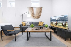 Interior - Cozy studio located in Louisville's prime location (Louisville)