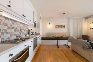 Refrigerador, horno, parrilla de estufa y lavavajillas