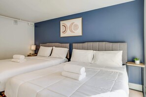 2 habitaciones, tabla de planchar con plancha, wifi y ropa de cama 