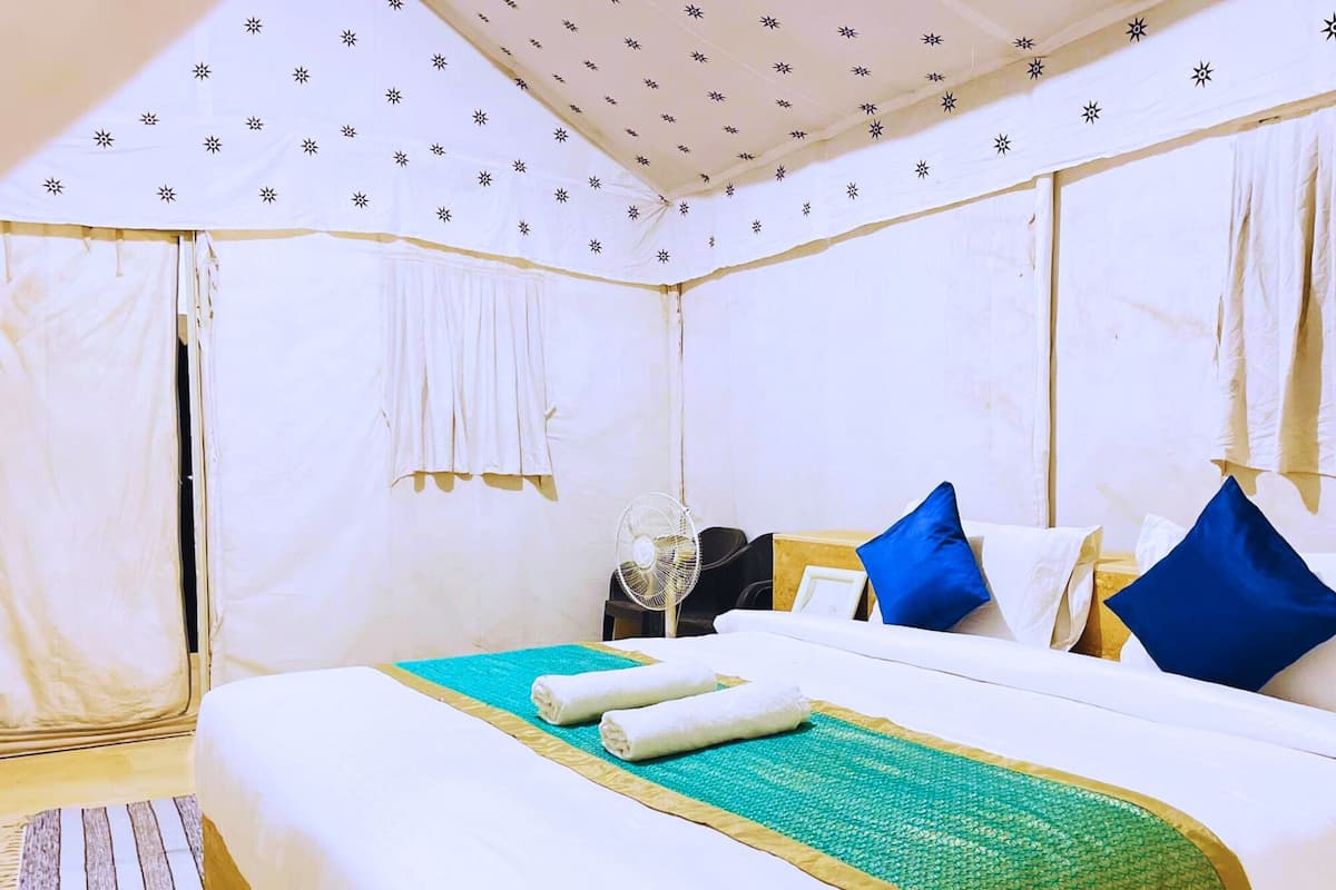 Quarto casal luxo, varanda, vista para o deserto | Quartos à prova de som