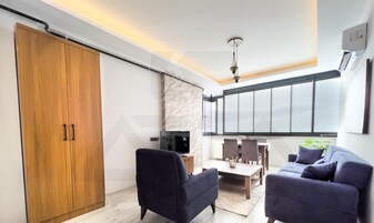 Apartamento Deluxe, balcón, vistas a la ciudad | 1 dormitorio, ropa de cama de alta calidad, escritorio