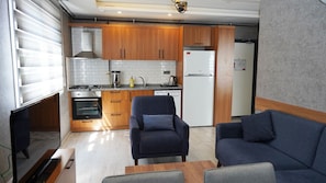 1 bedroom, premium bedding, desk, laptop workspace