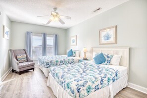 4 habitaciones, tabla de planchar con plancha y cuna de viaje 