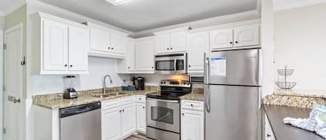 Refrigerador, microondas, horno, placa de cocina