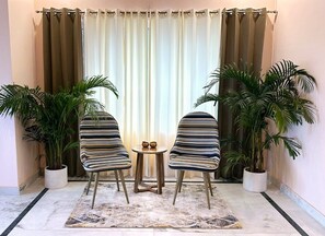 Phòng Deluxe, ban công, quang cảnh thành phố | Khu phòng khách