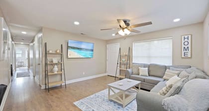 Secluded 4bed/2ba Bungalow with Amazing Outdoor Space!