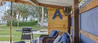 Secluded 4bed/2ba Bungalow with Amazing Outdoor Space!