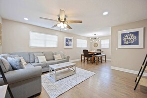 TV, offices - Secluded 4bed/2ba Bungalow with Amazing Outdoor Space! (Rockledge)