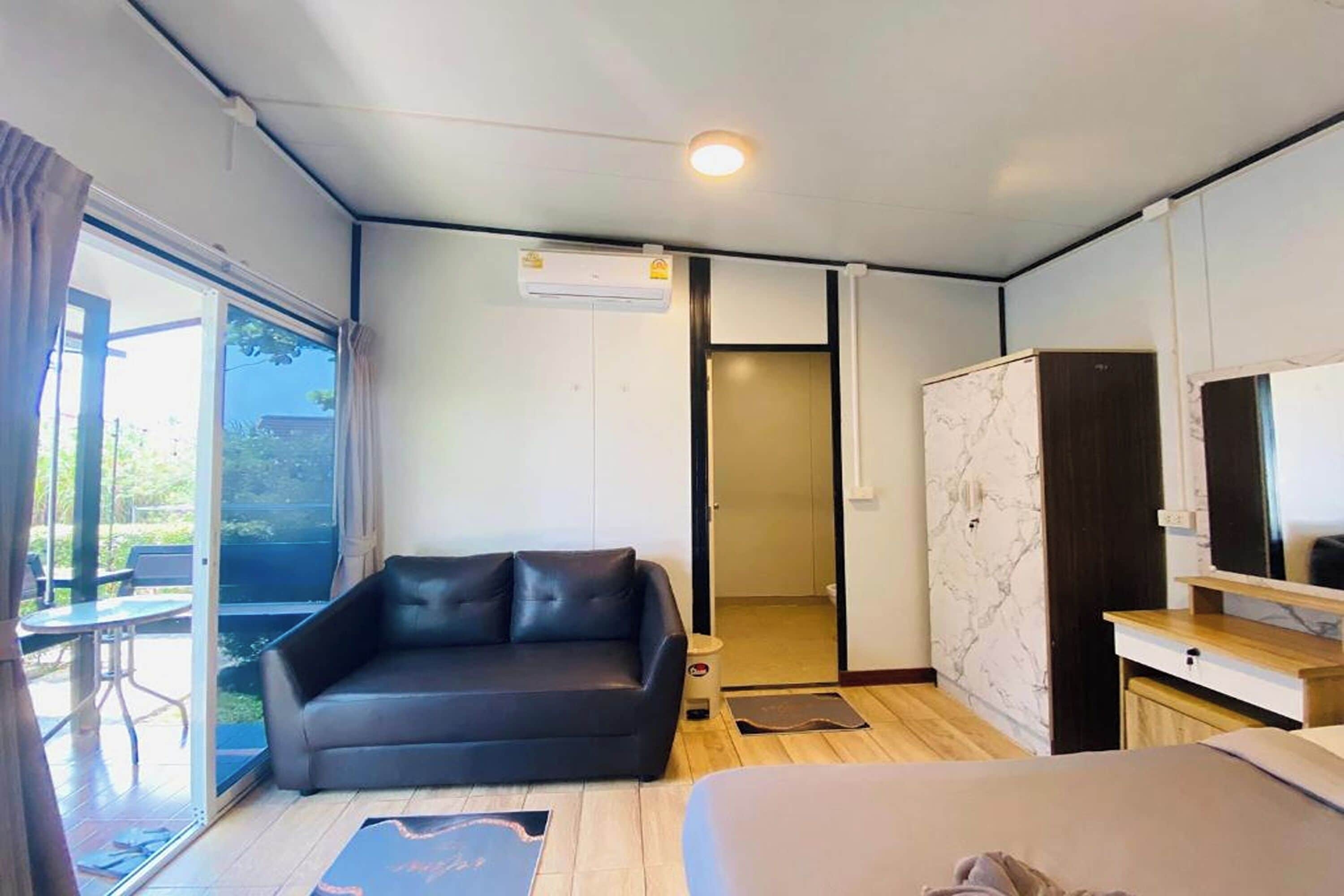 デスク、WiFi (無料)、  ベッドシーツ