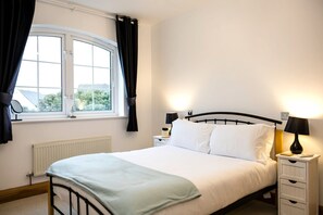 2 bedrooms, desk, iron/ironing board, travel cot