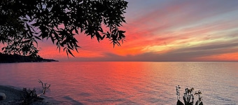 North East Lake House Unit #3 with WiFi and Central Air Conditioning