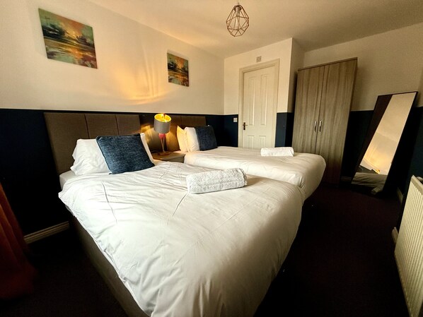 3 habitaciones, tabla de planchar con plancha y wifi gratis