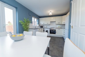Fridge, microwave, oven, stovetop - Stylish 3 bedroom house with parking and private garden. Ideal for families, groups or work stays. (Cheltenham)