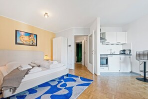 Appartement Classique, balcon, vue ville | Coin séjour