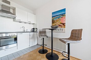 Appartement Classique, balcon, vue ville | Cuisine privée
