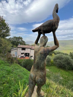 المنطقة المحيطة بالمنشأة