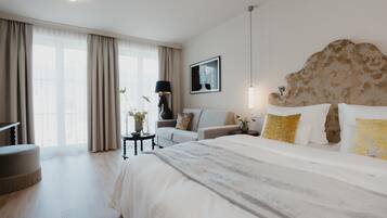 Deluxe-Doppelzimmer | Zimmersafe, Verdunkelungsvorhänge, schallisolierte Zimmer