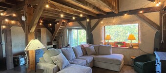 Cozy cabin on Jasper side of Smith Lake. Close to all amenities!